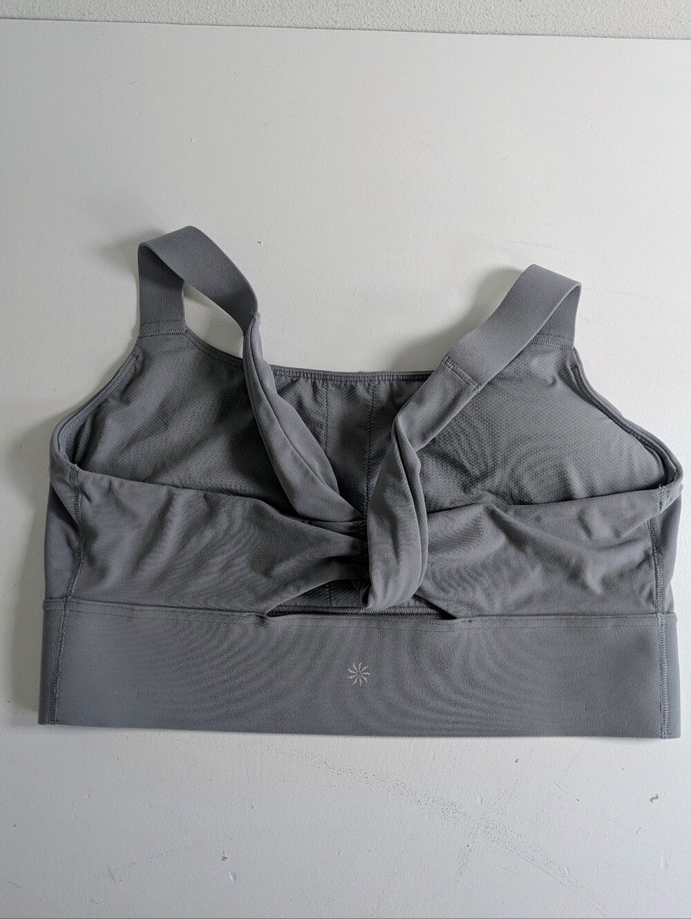Athleta Exhale Bra Light Gray Twisted Back Yoga Sports Bra Size  XL EUC